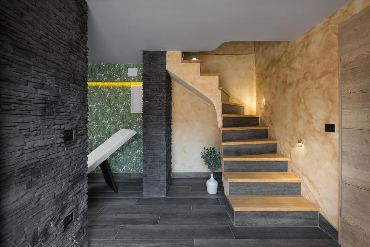 Villa Vesna With Sauna, Hot Tub Potpićan Zewnętrze zdjęcie