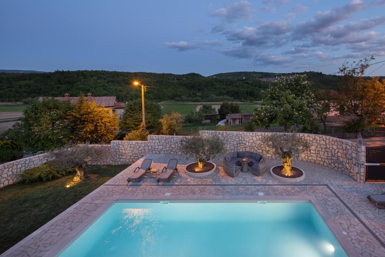 Villa Vesna With Sauna, Hot Tub Potpićan Zewnętrze zdjęcie