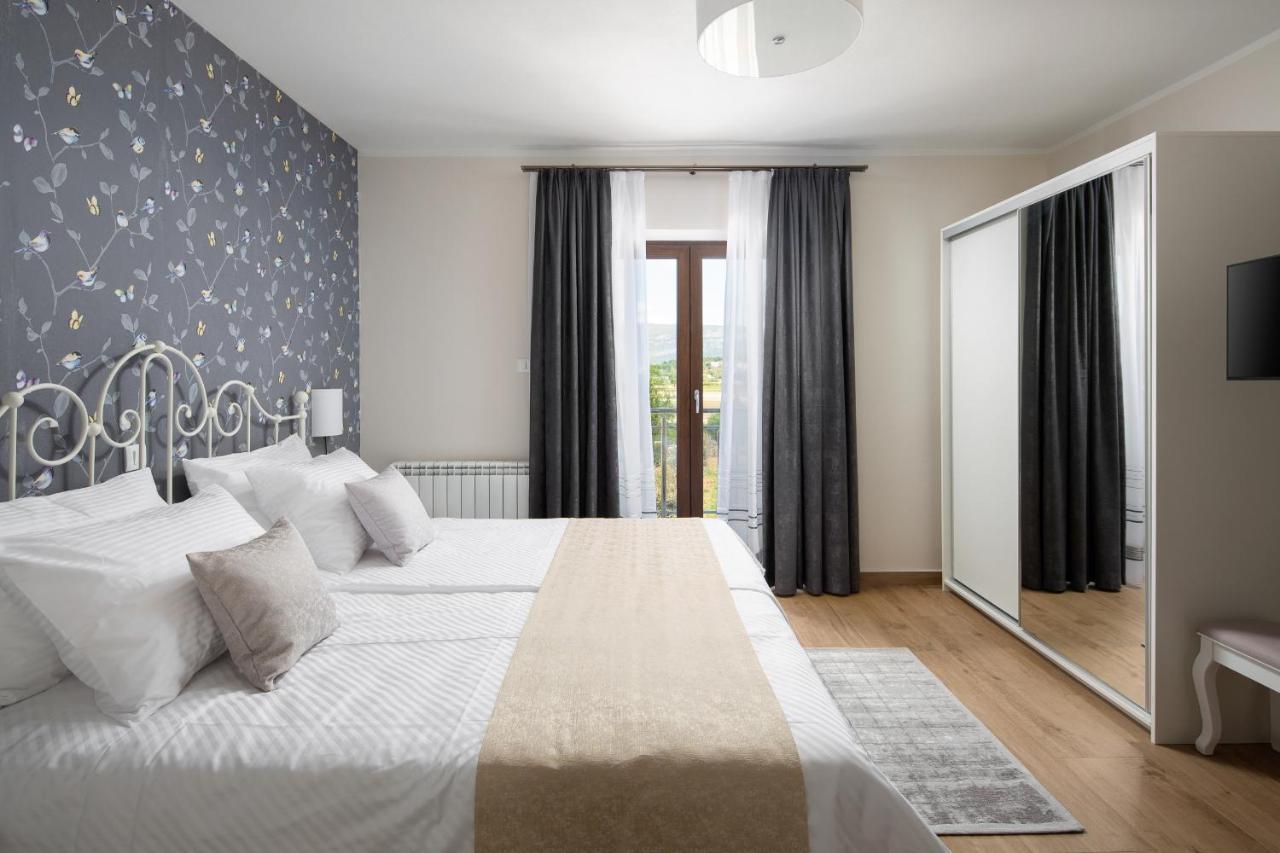 Villa Vesna With Sauna, Hot Tub Potpićan Zewnętrze zdjęcie