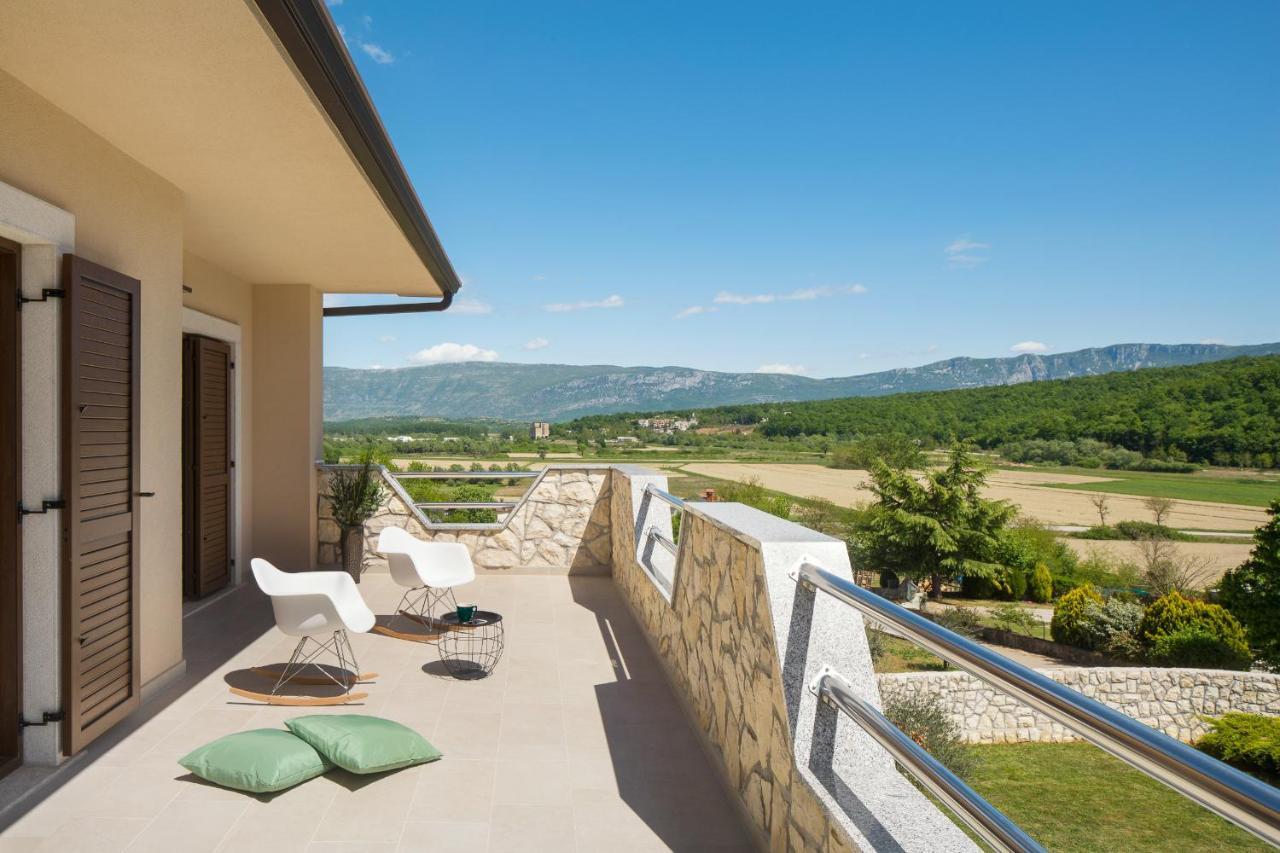 Villa Vesna With Sauna, Hot Tub Potpićan Zewnętrze zdjęcie
