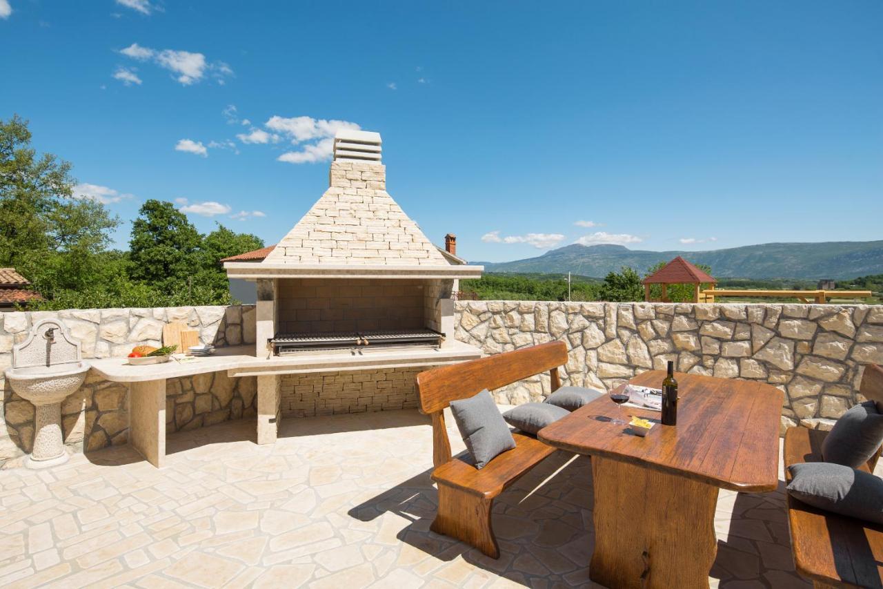 Villa Vesna With Sauna, Hot Tub Potpićan Zewnętrze zdjęcie